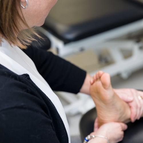 physiotherapy-center-foot-pain-relief-sports-medicine-experts-dundas-on