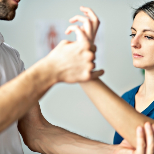 physiotherapy-center-wrist-pain-relief-sports-medicine-experts-dundas-on